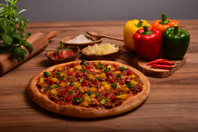 Pizza Bolognese